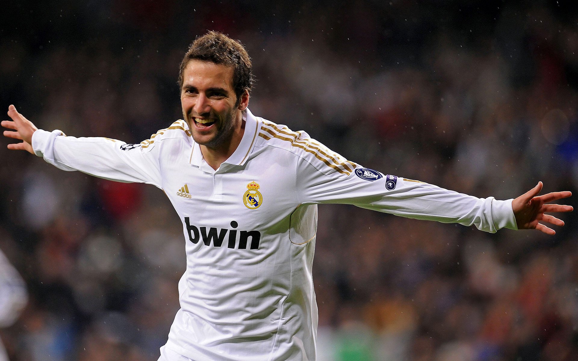 “明星投手再创奇迹，完美无失分助力球队升至榜首”